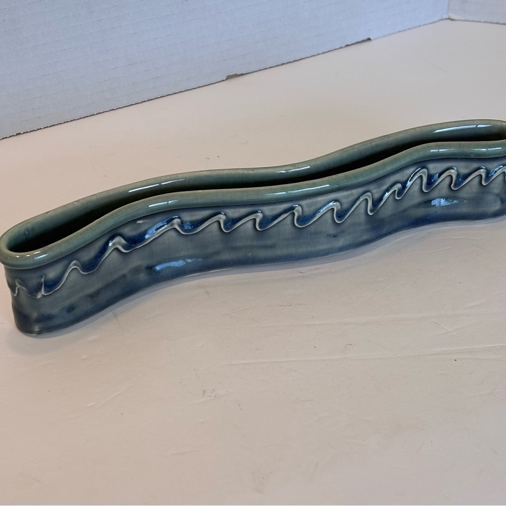 Wavy Ceramic Planter - Picture 4 of 10